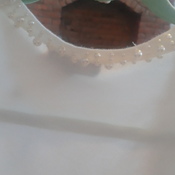 Elegant White Shrug - Picture 5 of 10